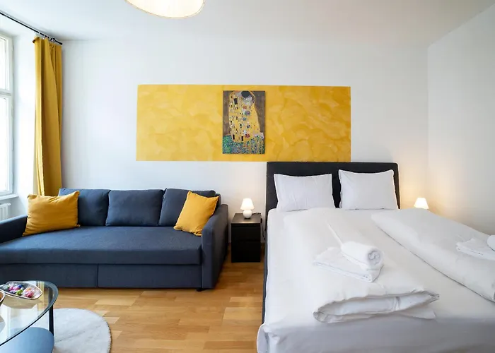 Stylish With Free Parking Apartment