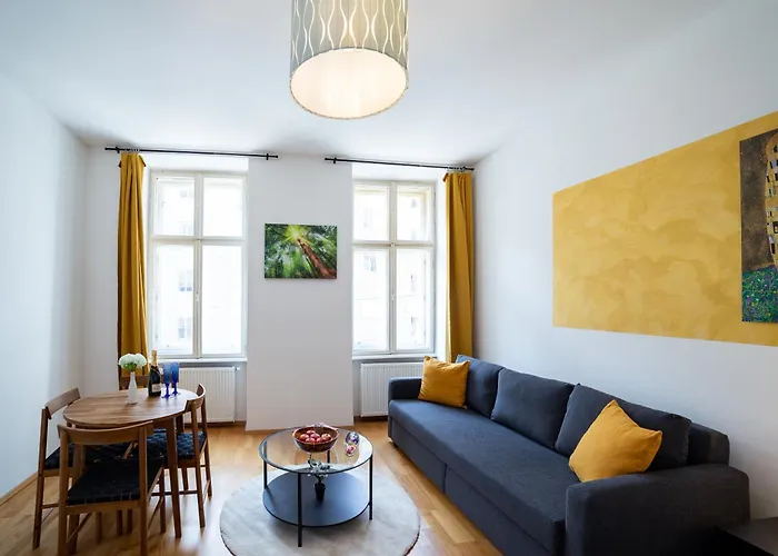 Stylish With Free Parking Apartment